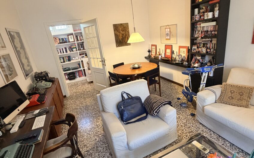 PAVIA VIA S. MARTINO AMPIO BILOCALE MQ 85 CON CUCINA ABITABILE, BALCONE E CANTINA SEMIARREDATO EURO 195.000