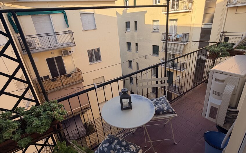PAVIA VIA S. MARTINO AMPIO BILOCALE MQ 85 CON CUCINA ABITABILE, BALCONE E CANTINA SEMIARREDATO EURO 195.000