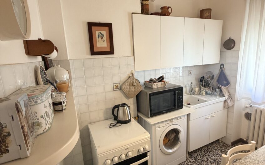 PAVIA VIA S. MARTINO AMPIO BILOCALE MQ 85 CON CUCINA ABITABILE, BALCONE E CANTINA SEMIARREDATO EURO 195.000