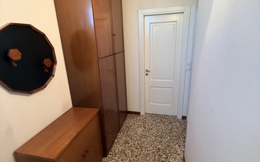 PAVIA VIA S. MARTINO AMPIO BILOCALE MQ 85 CON CUCINA ABITABILE, BALCONE E CANTINA SEMIARREDATO EURO 195.000