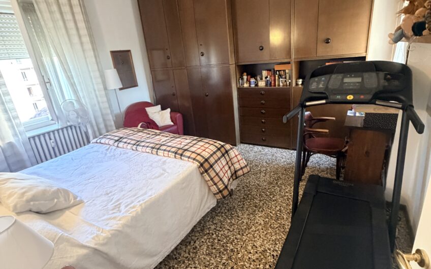 PAVIA VIA S. MARTINO AMPIO BILOCALE MQ 85 CON CUCINA ABITABILE, BALCONE E CANTINA SEMIARREDATO EURO 195.000