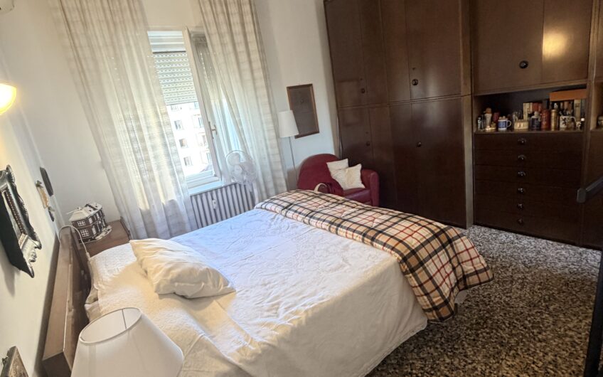 PAVIA VIA S. MARTINO AMPIO BILOCALE MQ 85 CON CUCINA ABITABILE, BALCONE E CANTINA SEMIARREDATO EURO 195.000