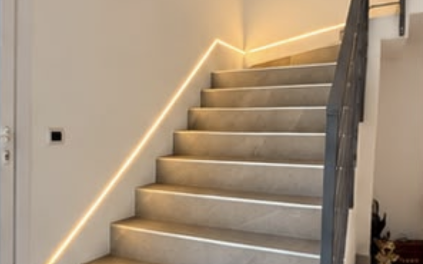 PAVIA VIALE CREMONA AD. VENDESI VILLA BIFAMIGLIARE DI LUSSO DI 600 MQ CON 3.800 MQ GIARDINO, PISCINA, EURO 1.500.000