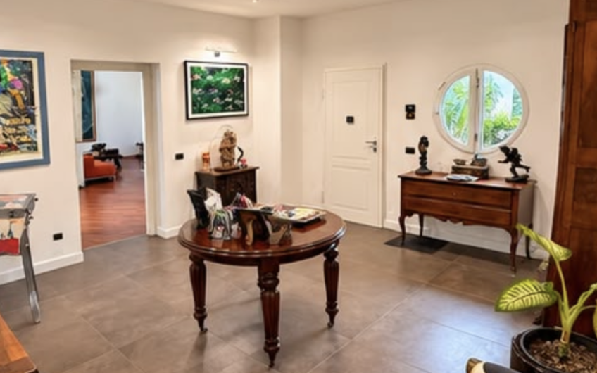 PAVIA VIALE CREMONA AD. VENDESI VILLA BIFAMIGLIARE DI LUSSO DI 600 MQ CON 3.800 MQ GIARDINO, PISCINA, EURO 1.500.000
