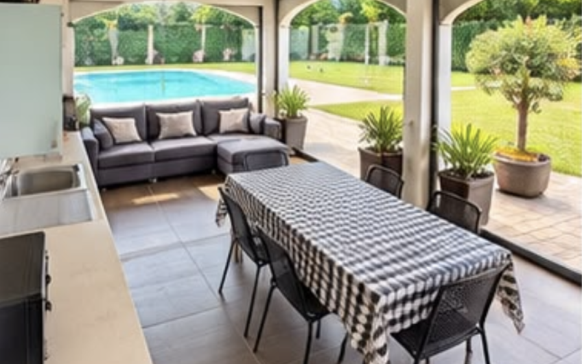 PAVIA VIALE CREMONA AD. VENDESI VILLA BIFAMIGLIARE DI LUSSO DI 600 MQ CON 3.800 MQ GIARDINO, PISCINA, EURO 1.500.000